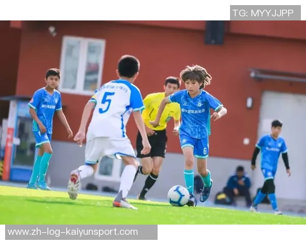 高强足球:探索足球运动的力量与激情,助力青少年成长与团队精神培养